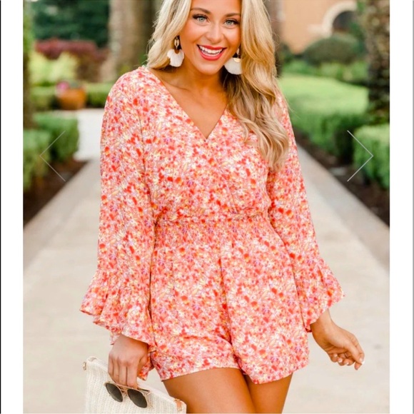 ⭐️ SLASH SUMMER SALE! ⭐️ NWOT Pink Lily I Keep Hoping Coral Floral Romper Size M